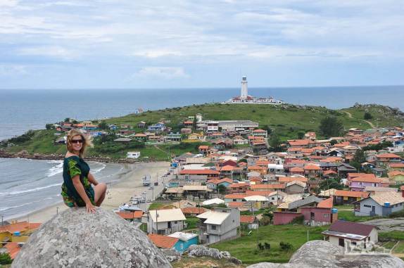 Admirando a beleza do Farol de Santa Marta, litoral sul de Santa Catarina